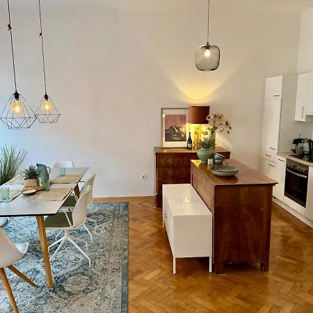 Marschall 10 Stilvoll Wohnen Mit Kleinem Balkon Im Herzen Von Graz