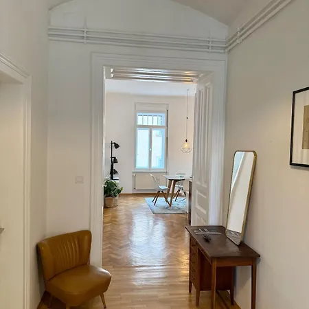 Marschall 10 Stilvoll Wohnen Mit Kleinem Balkon Im Herzen Von *