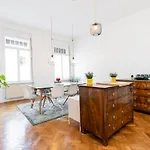 Marschall 10 Stilvoll Wohnen Mit Kleinem Balkon Im Herzen Von *