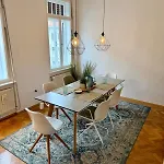 Appartement Marschall 10 Stilvoll Wohnen Mit Kleinem Balkon Im Herzen Von
