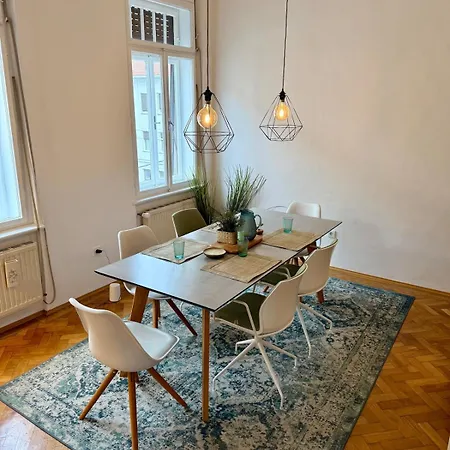 Appartement Marschall 10 Stilvoll Wohnen Mit Kleinem Balkon Im Herzen Von