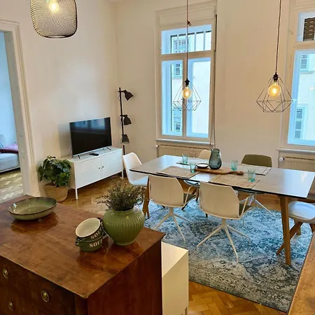 Marschall 10 Stilvoll Wohnen Mit Kleinem Balkon Im Herzen Von Appartement