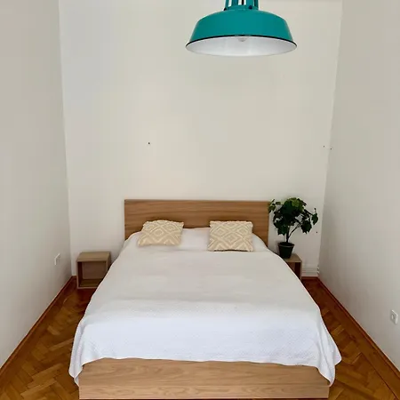 アパート Marschall 10 Stilvoll Wohnen Mit Kleinem Balkon Im Herzen Von グラーツ