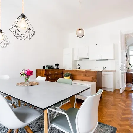 Marschall 10 Stilvoll Wohnen Mit Kleinem Balkon Im Herzen Von * Graz