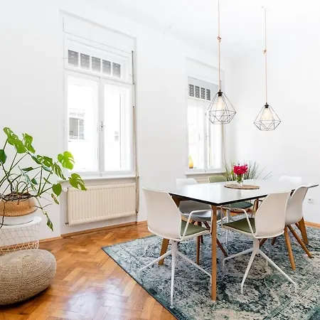 Marschall 10 Stilvoll Wohnen Mit Kleinem Balkon Im Herzen Von *