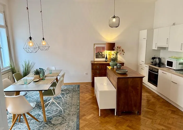 Marschall 10 Stilvoll Wohnen Mit Kleinem Balkon Im Herzen Von Štýrský Hradec